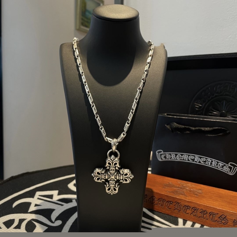 Ch**me He**ts necklaces